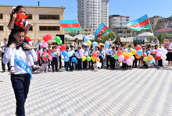 Bu il XI sinifləri 83 001 nəfər şagird bitirir